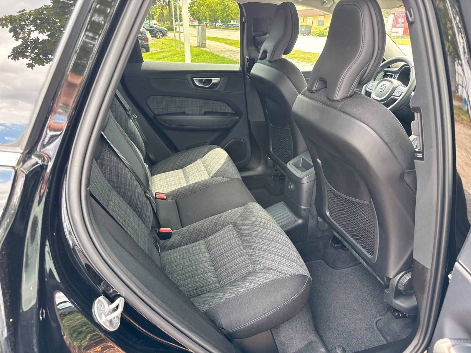 Fahrzeugabbildung Volvo XC60 Core Plug-In Hybrid, Anhängerkupplung