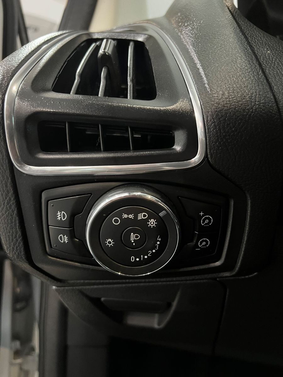 Fahrzeugabbildung Ford Focus Lim. 1.6 Titanium * AUTOMATIK *