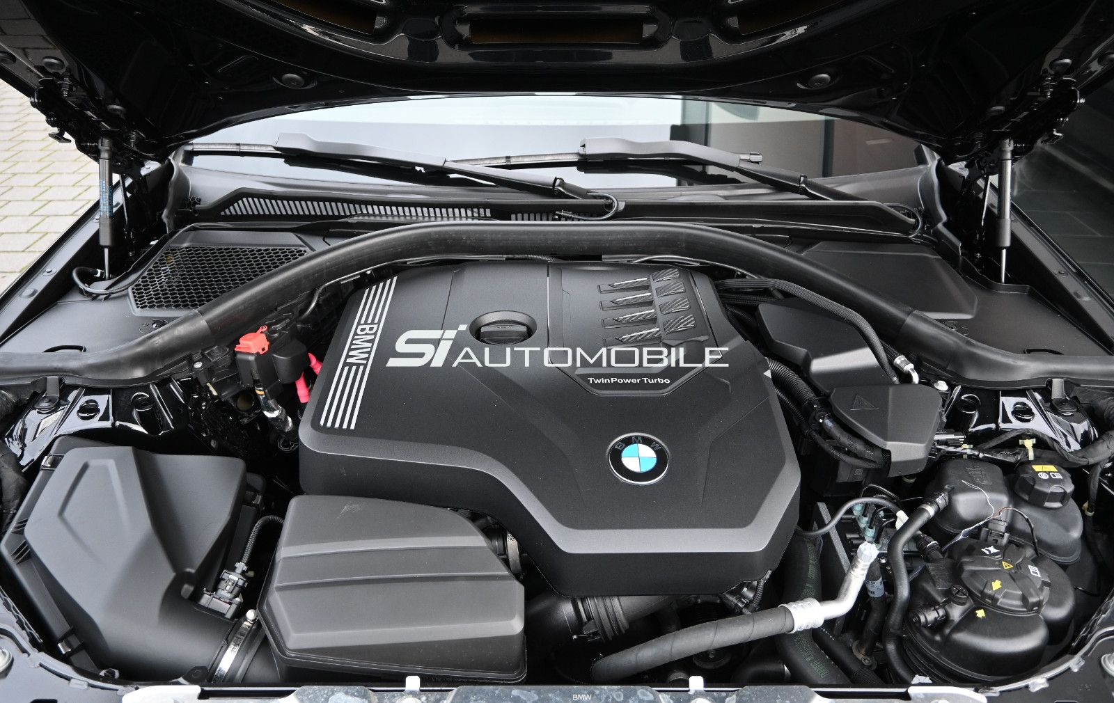 Fahrzeugabbildung BMW 330i Aut. °DR.+PARK.ASSIST°LIVE C.PROF°SPORTSITZ