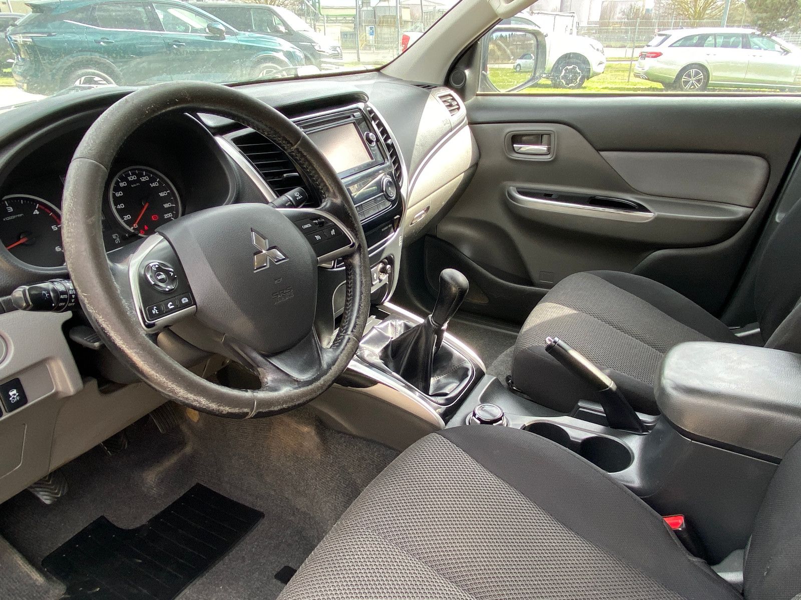 Fahrzeugabbildung Mitsubishi L200 Plus Doppelkabine 4WD