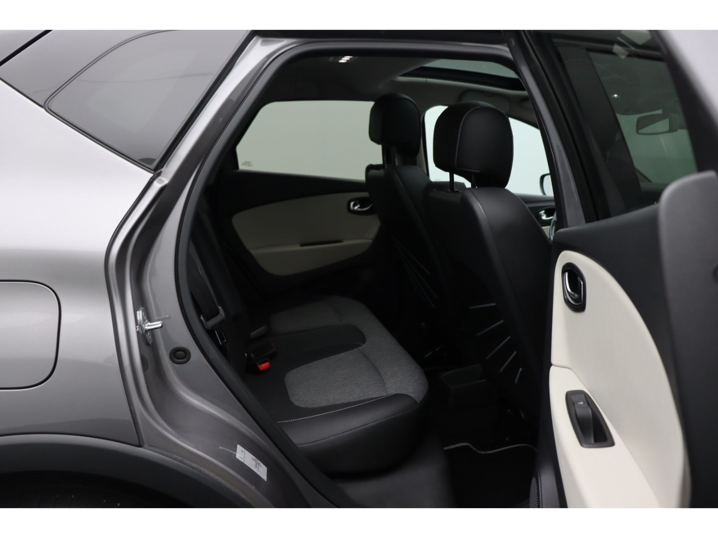 Fahrzeugabbildung Renault Captur Totwinkelass. Panorama AppleCP LED