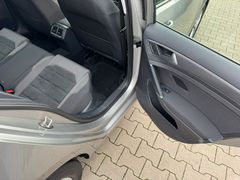 Fahrzeugabbildung Volkswagen Golf VII Comfortl. - Navi*Sitzhzg*ACC*PDC*2xKlim