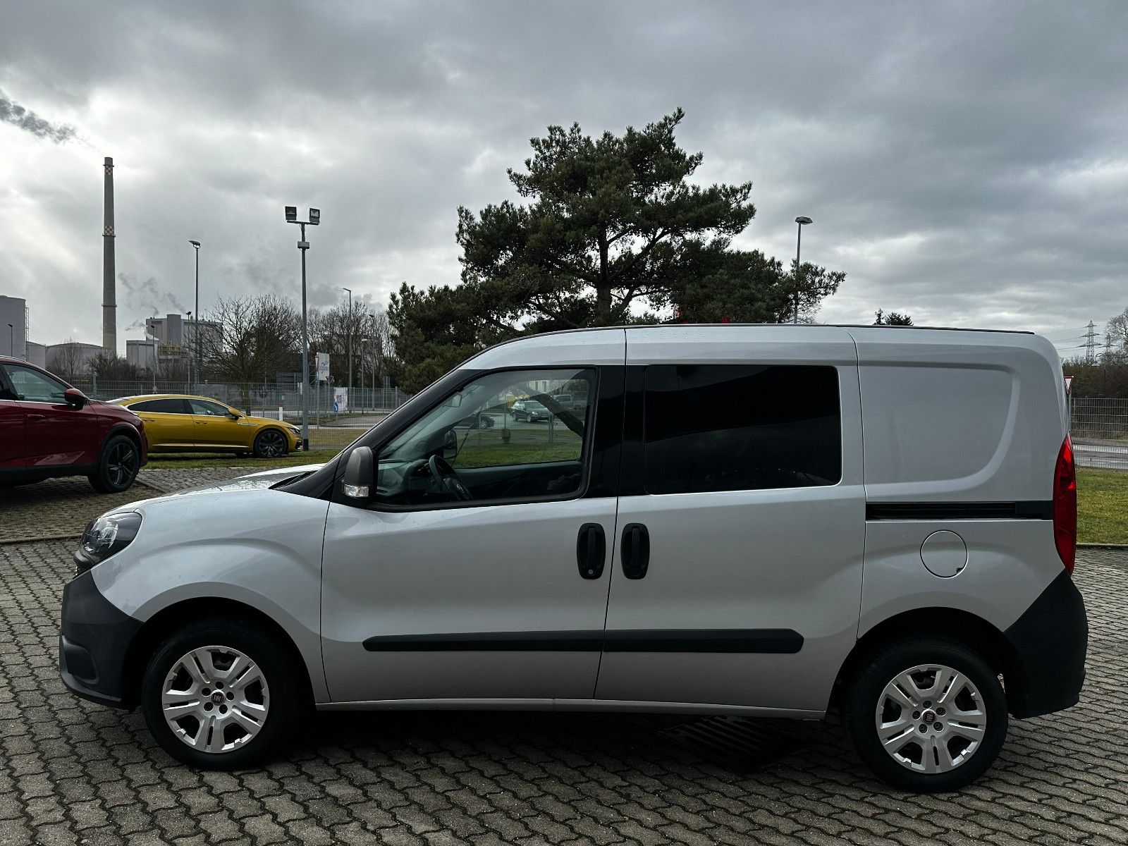 Fahrzeugabbildung Fiat Doblo Doblò Basis Kasten L1H1 verglast
