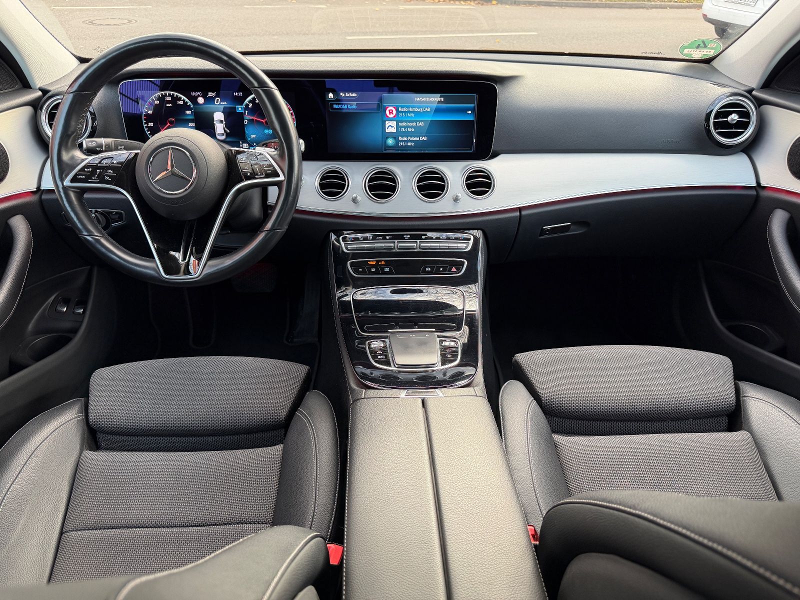 Fahrzeugabbildung Mercedes-Benz E 300e Avantgarde 4Matic*LED*KAMERA*TEILLEDER*