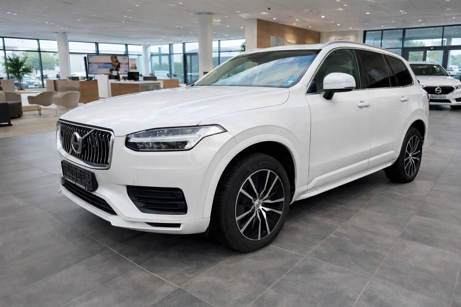 Volvo XC90 B5 Momentum Pro AWD