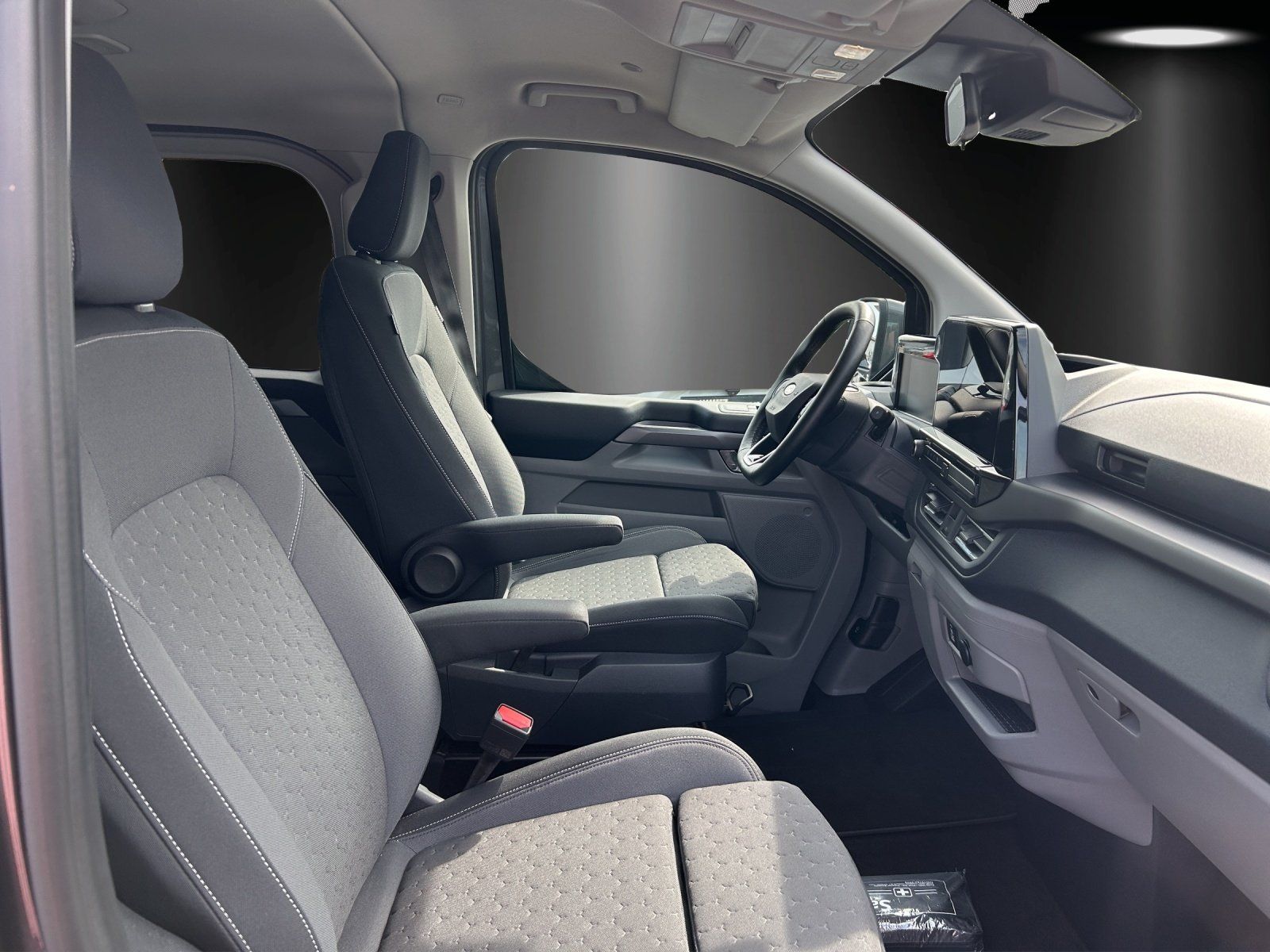 Fahrzeugabbildung Ford Tourneo Custom Titanium 320 L2 EcoBlue Automatik