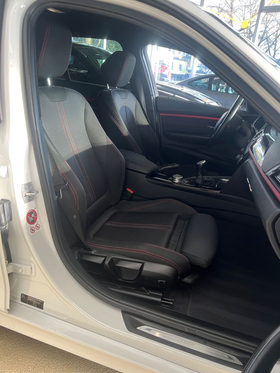 Fahrzeugabbildung BMW 320 i Touring xDrive Sport Line *NAVI PROF*LED*