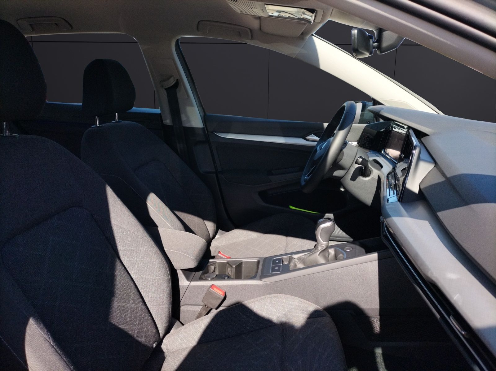 Fahrzeugabbildung Volkswagen Golf VIII TSI Life LED Kamera CarPlay SHZ PDC AC