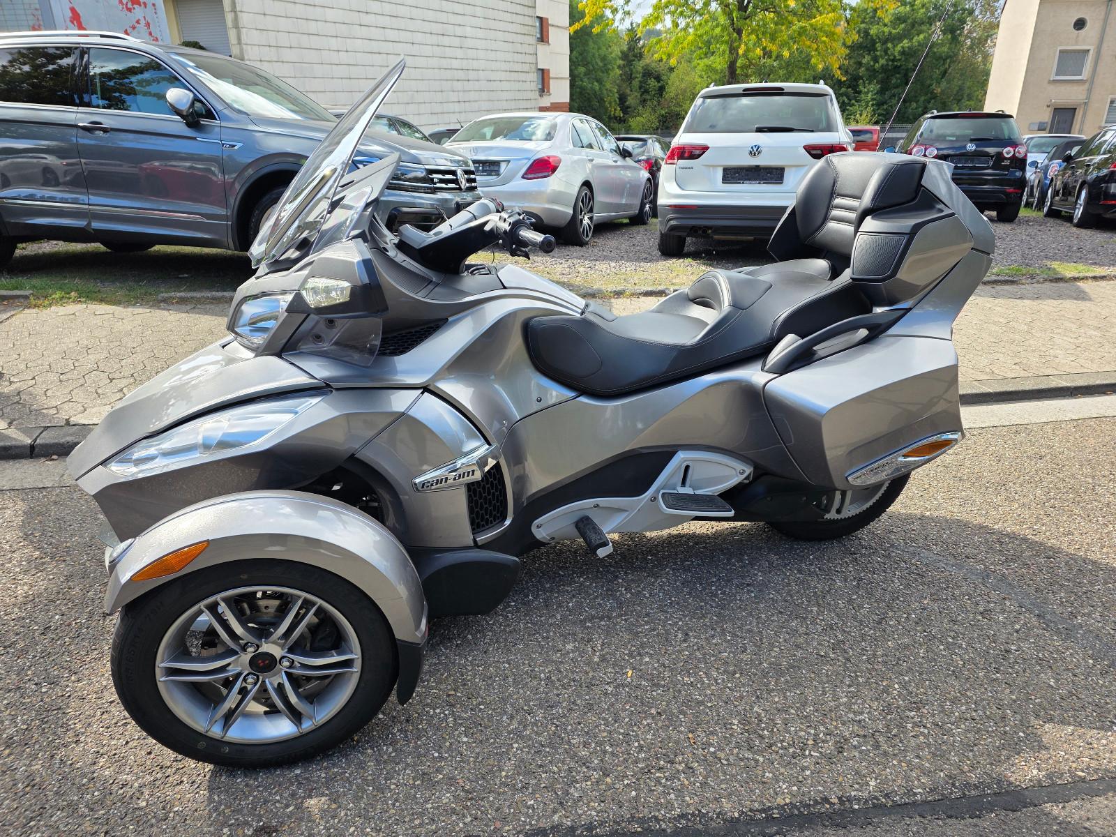 Can-Am Spyder 2012 — engine 998 cm³, 97 HP (71kW)