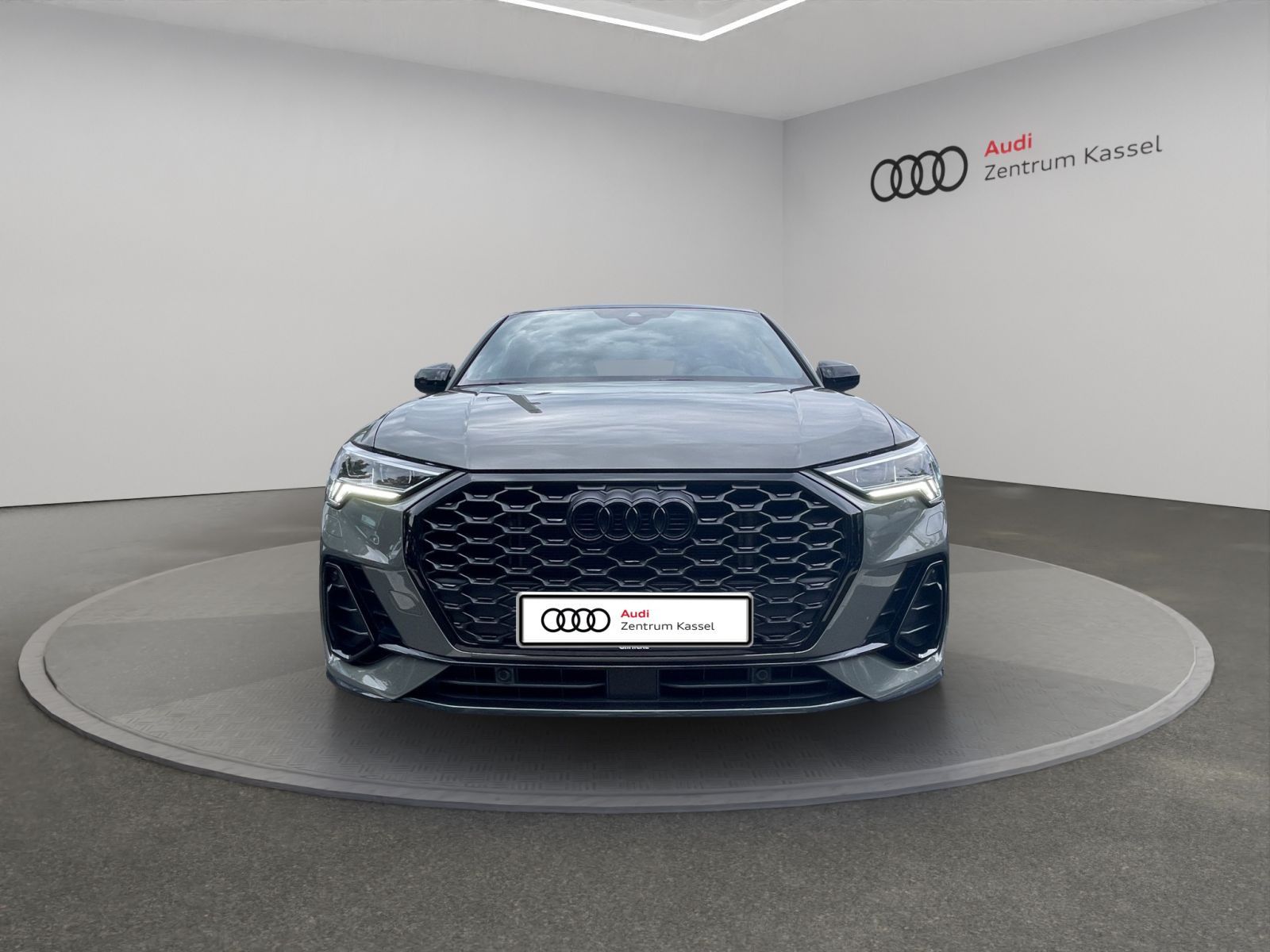 Audi Q3 SB 45 TFSI e S line Matrix AHK Kamera Navi foto 9