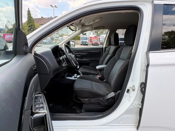 Mitsubishi Outlander - 9