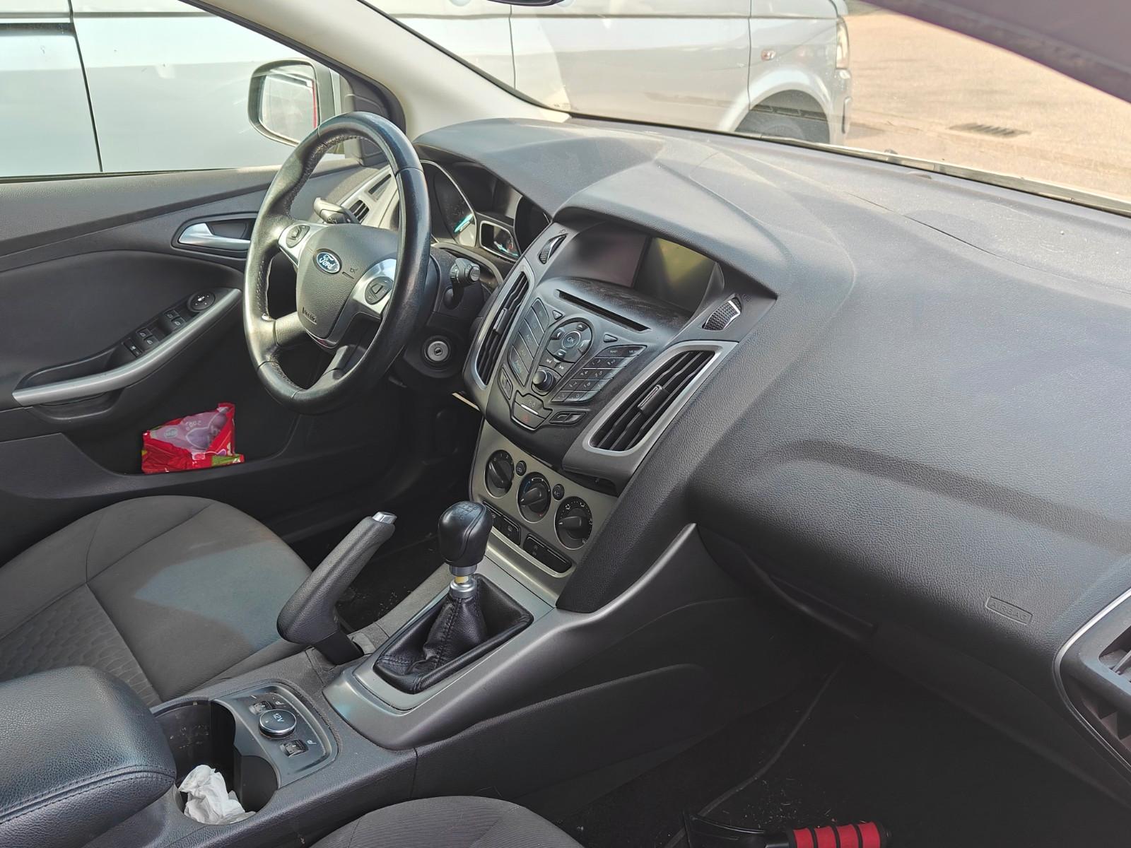 Ford Focus 2013 — photo 6
