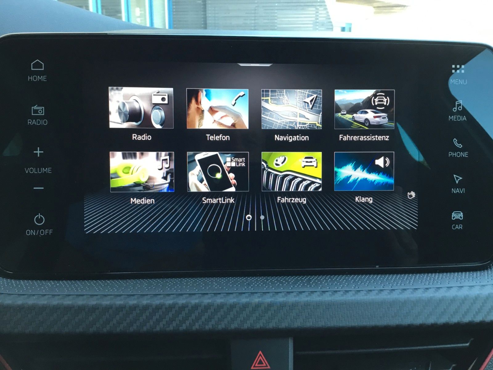 Fahrzeugabbildung SKODA Kamiq 1.5 TSI DSG Monte Carlo+AHK+Navi+Kamera