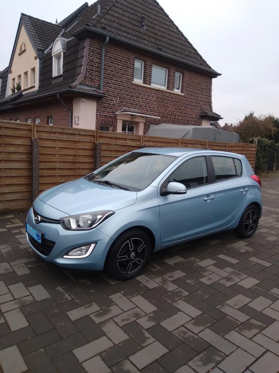 Hyundai i20 STYLE 1,3i +15ZOLL ALU+LEDERLENKRAD+TOP
