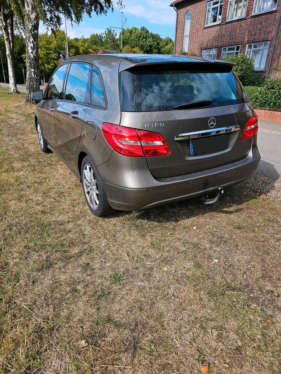 Mercedes-Benz B180 2012 — photo 6