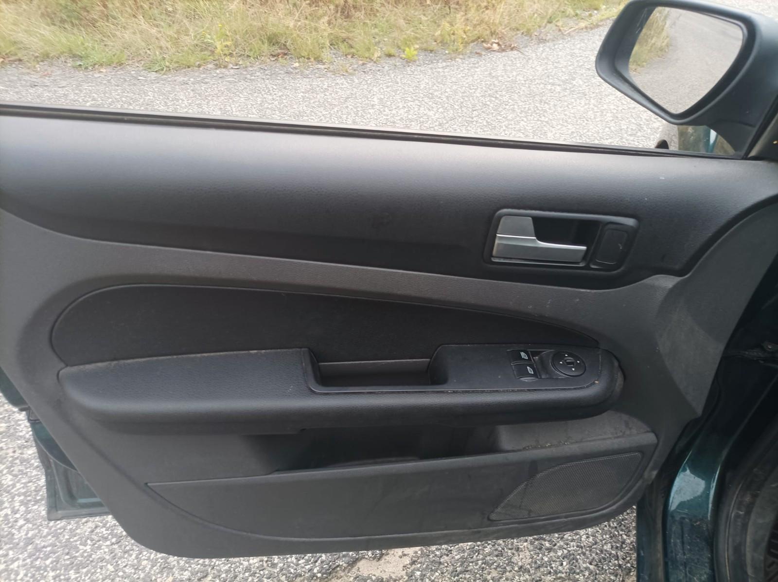 Ford Focus 2007 — photo 11