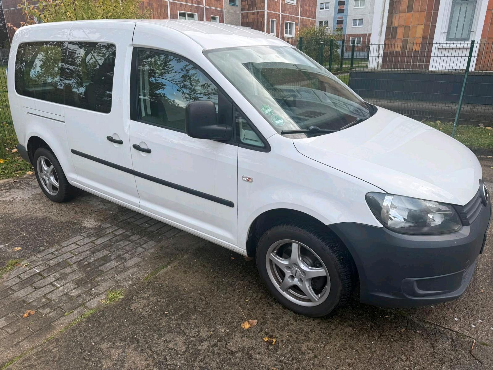 Volkswagen Caddy 2011 — rear view