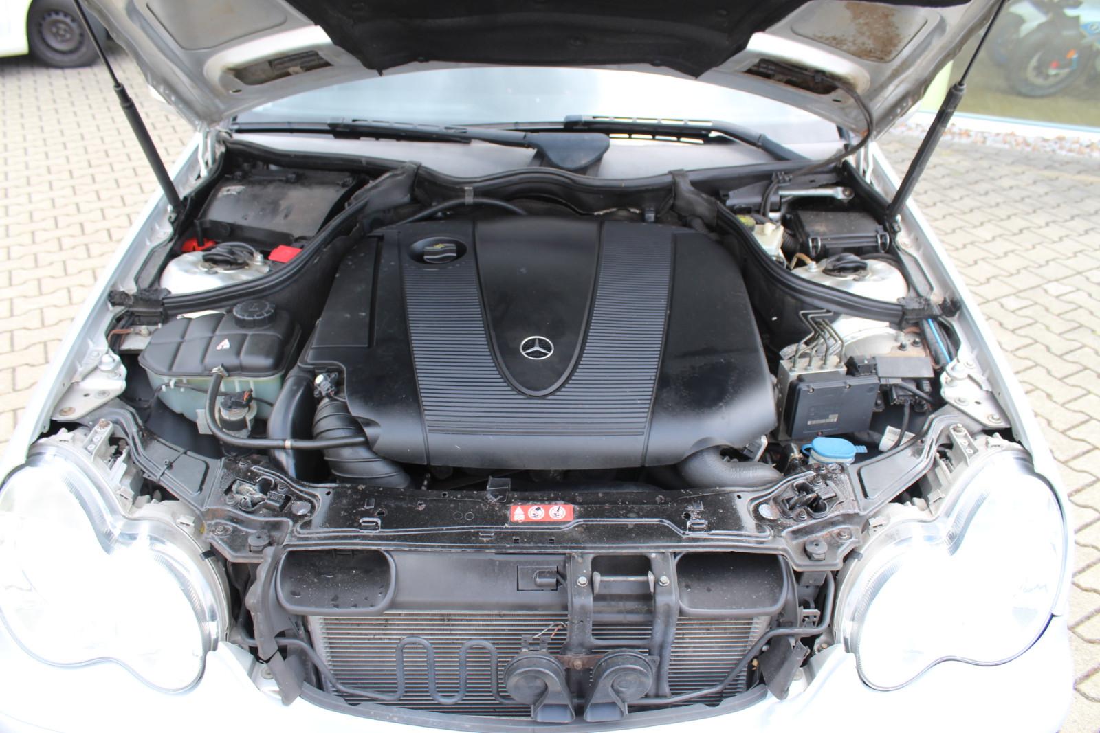 Mercedes-Benz C220 2006 — photo 24