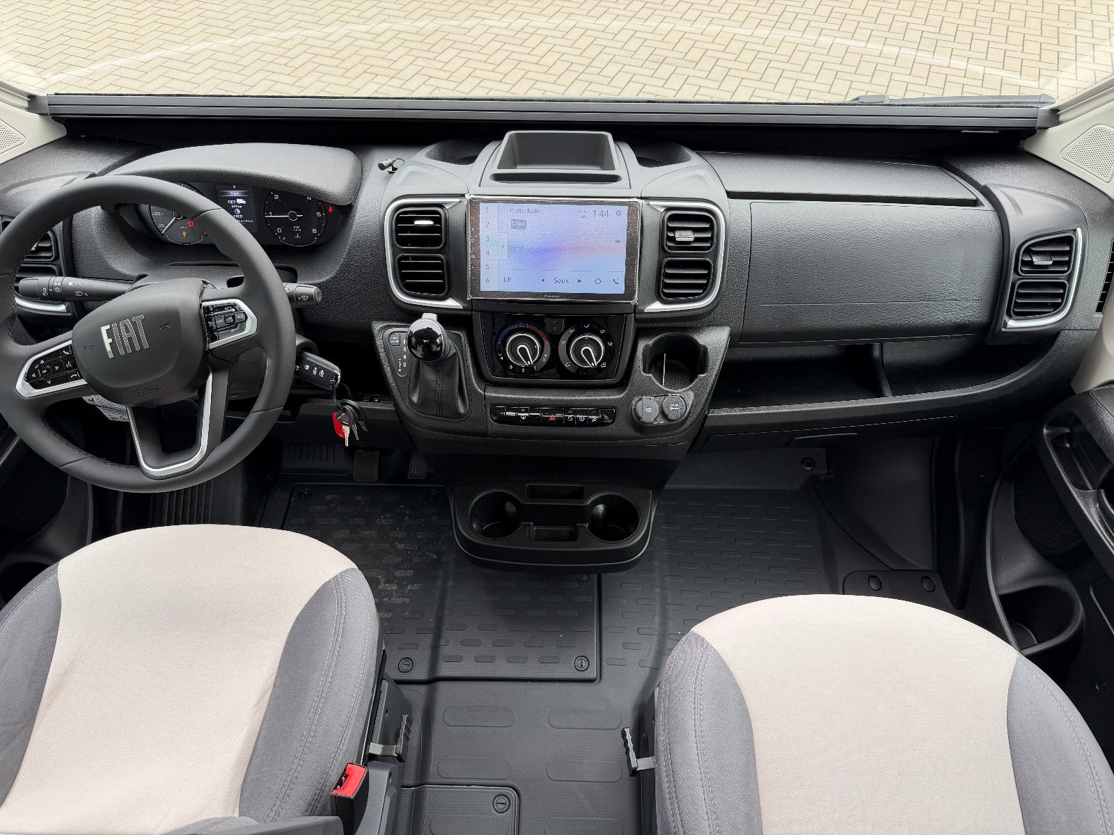 Fahrzeugabbildung Roller Team Livingstone Sport Duo - 7.049€ sparen!