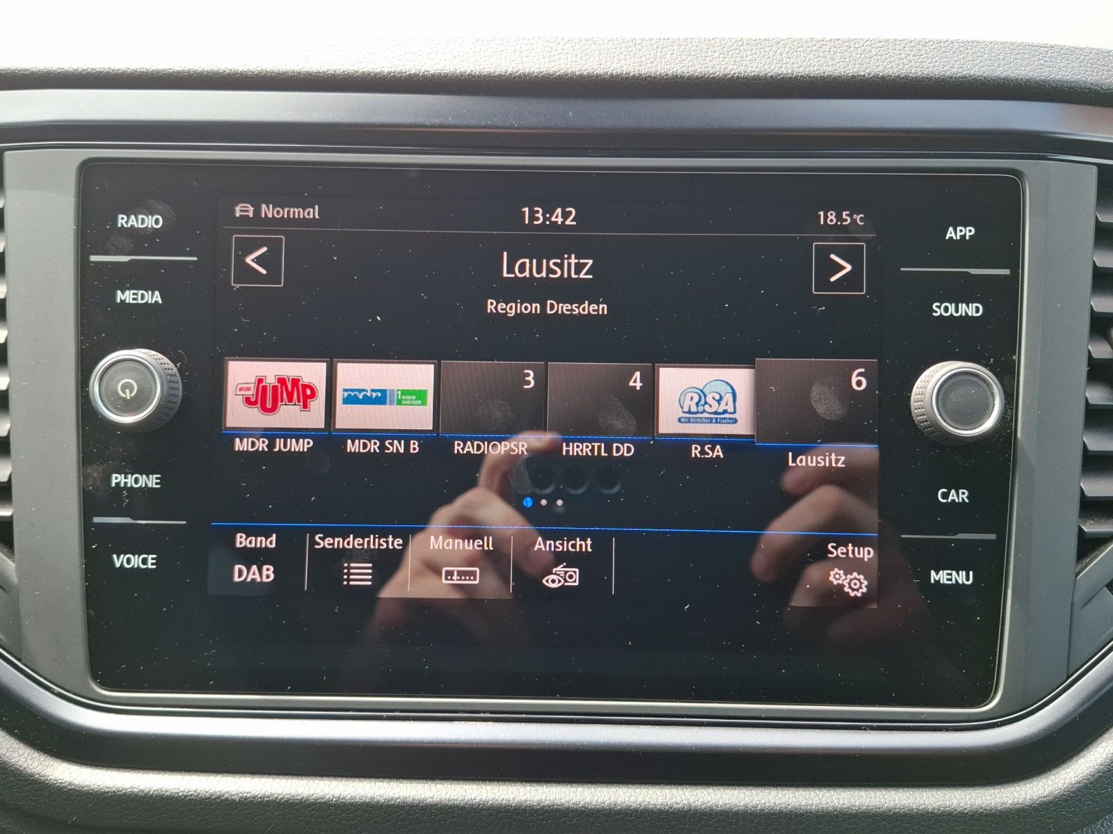 Fahrzeugabbildung Volkswagen T-Roc TSI CarPlay Klima GRA PDC SH LM