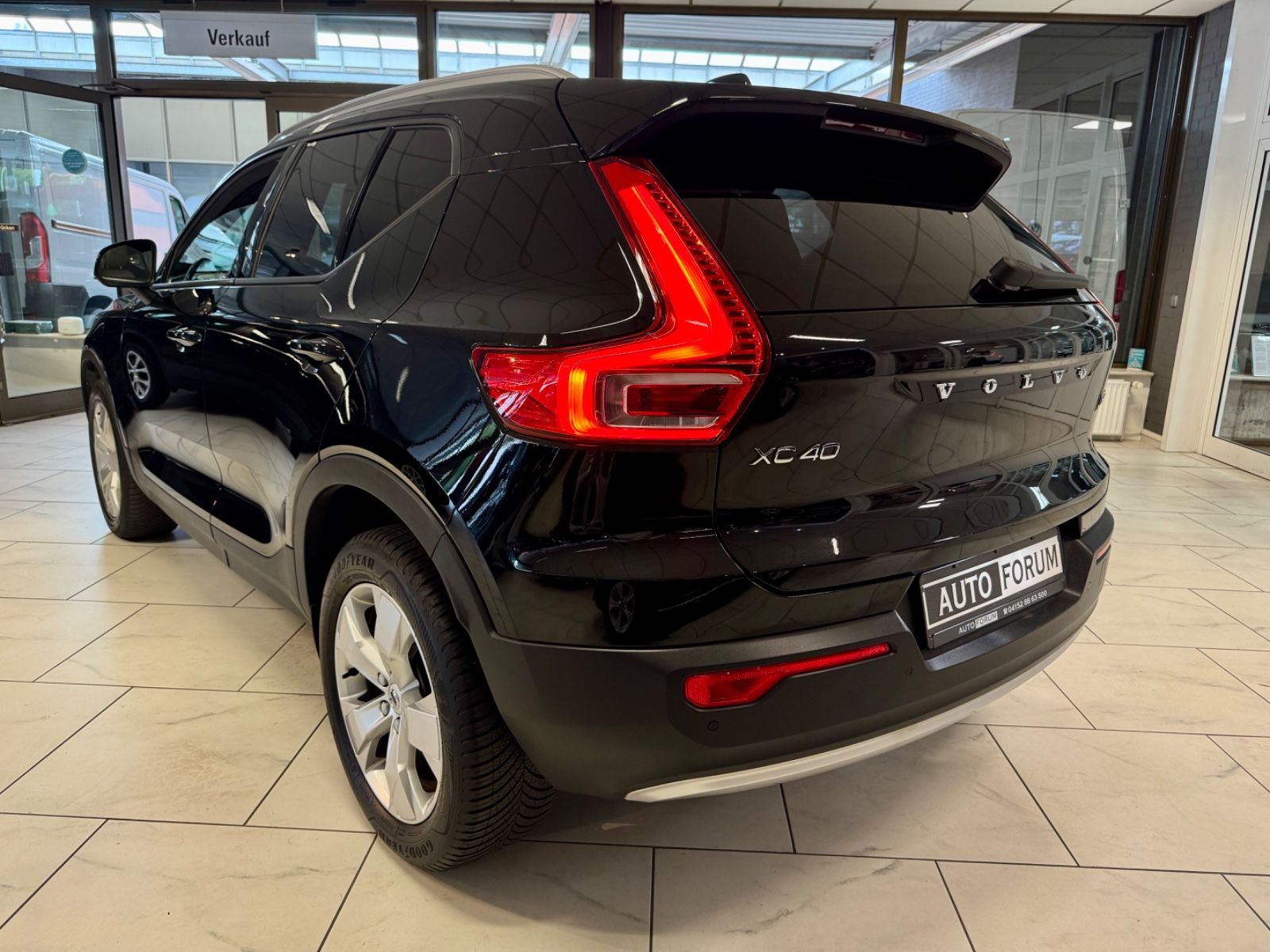 Volvo XC40 2.0 T5 AWD AUT LEDER NAVI LED CAM SHZ PDC foto 6