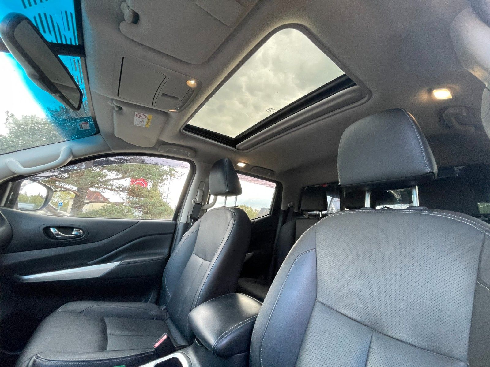 Fahrzeugabbildung Nissan Navara NP300 Tekna Double Cab 4x4