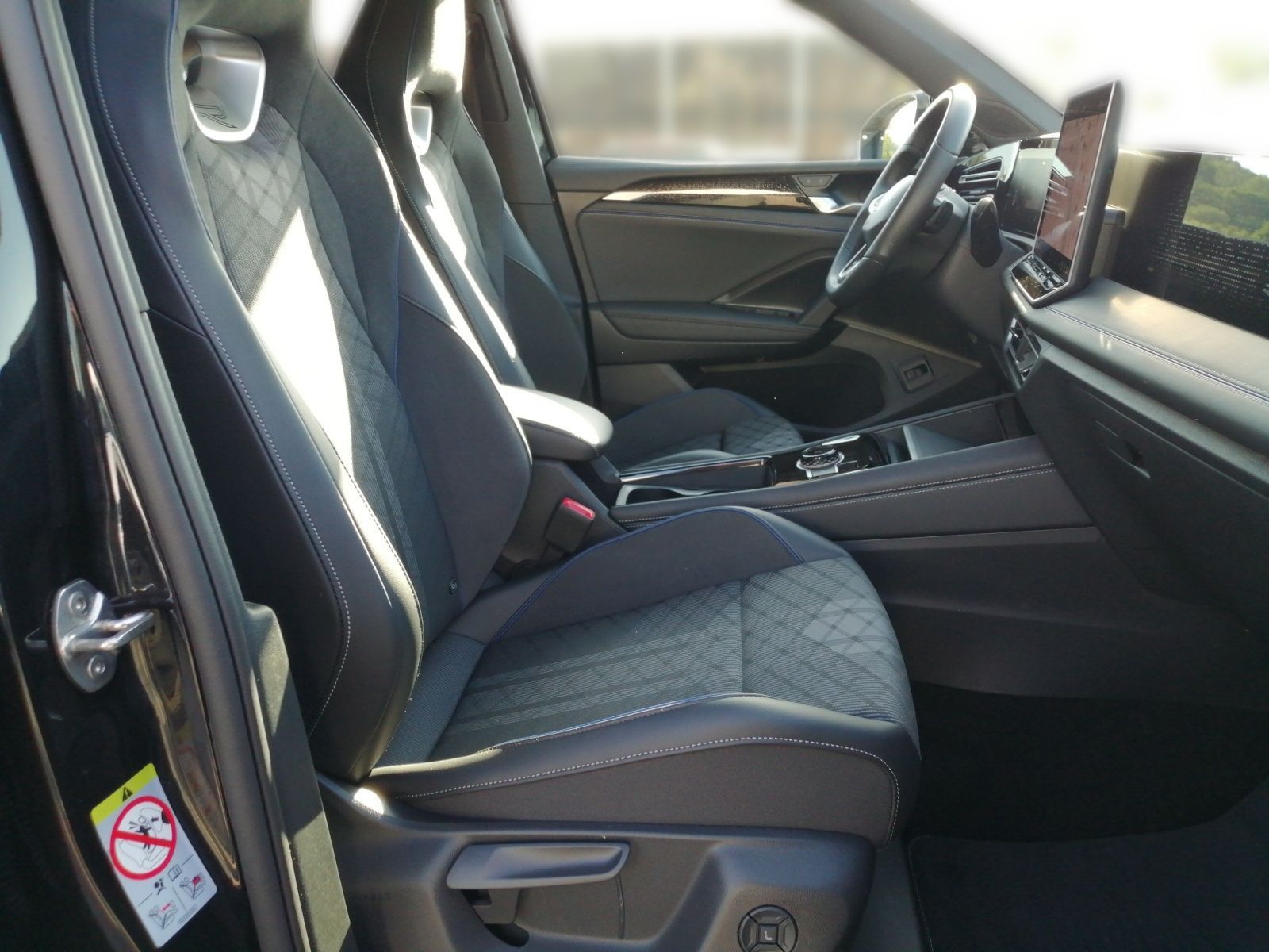 Volkswagen Tiguan R-Line 1.5 TSI DSG Matrix Pano,360°Kamer foto 16