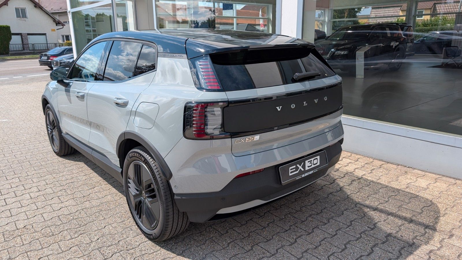 Fahrzeugabbildung Volvo EX30 CC Cross Country AWD | PANO | Performance