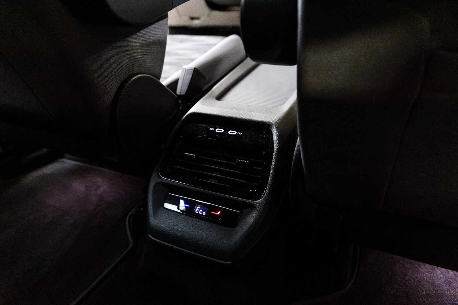 Fahrzeugabbildung Volkswagen ID.4 Pro IQ-LED+360°KAM+EASY-OPEN+NAV+ACC+WÄRMEP