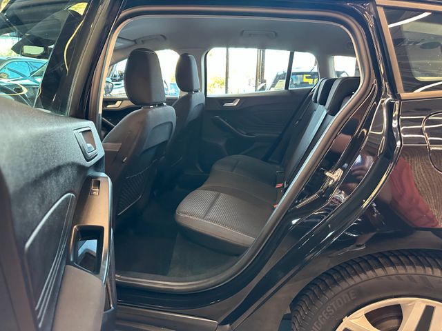 Ford Focus *1.HAND*19%*LED*LKHZ*SPORT*CARPLAY*TEMPO