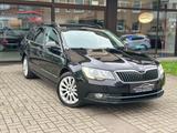 Skoda Superb Combi Exclusive NAVI PDC SHZ XENON AHK - Skoda Superb: Exclusive