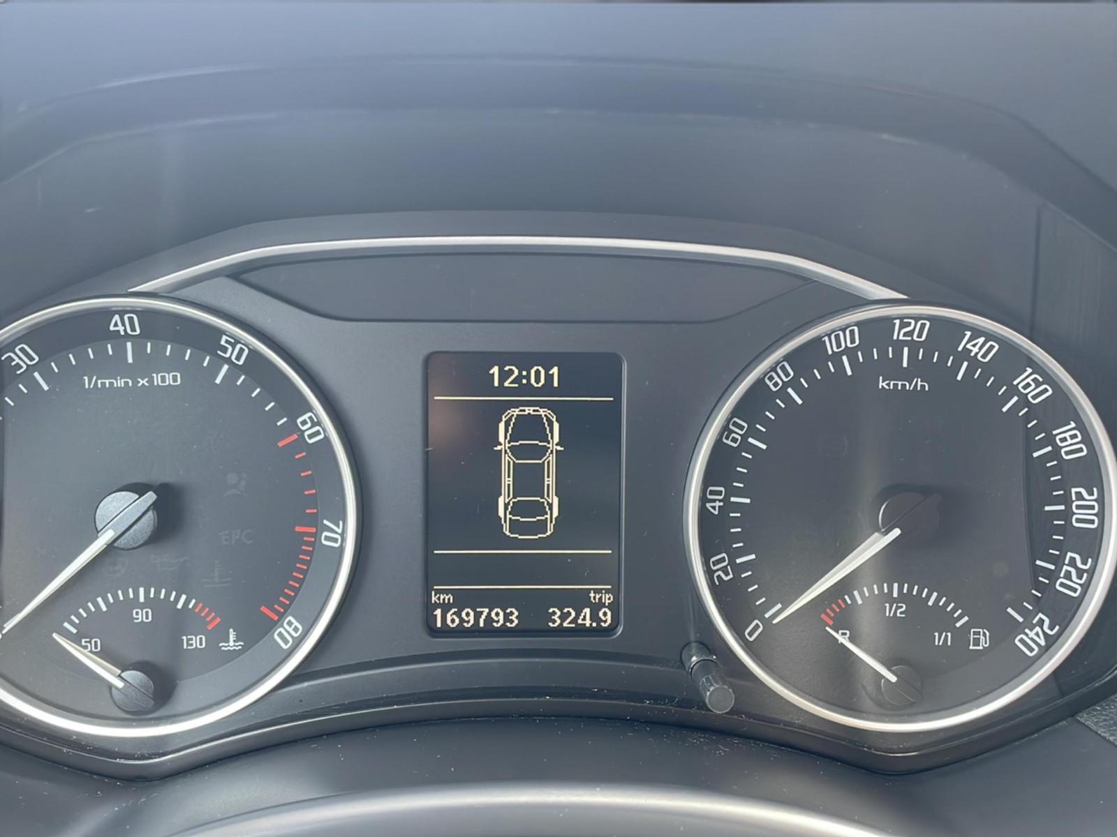 Skoda Octavia 2010 — photo 12