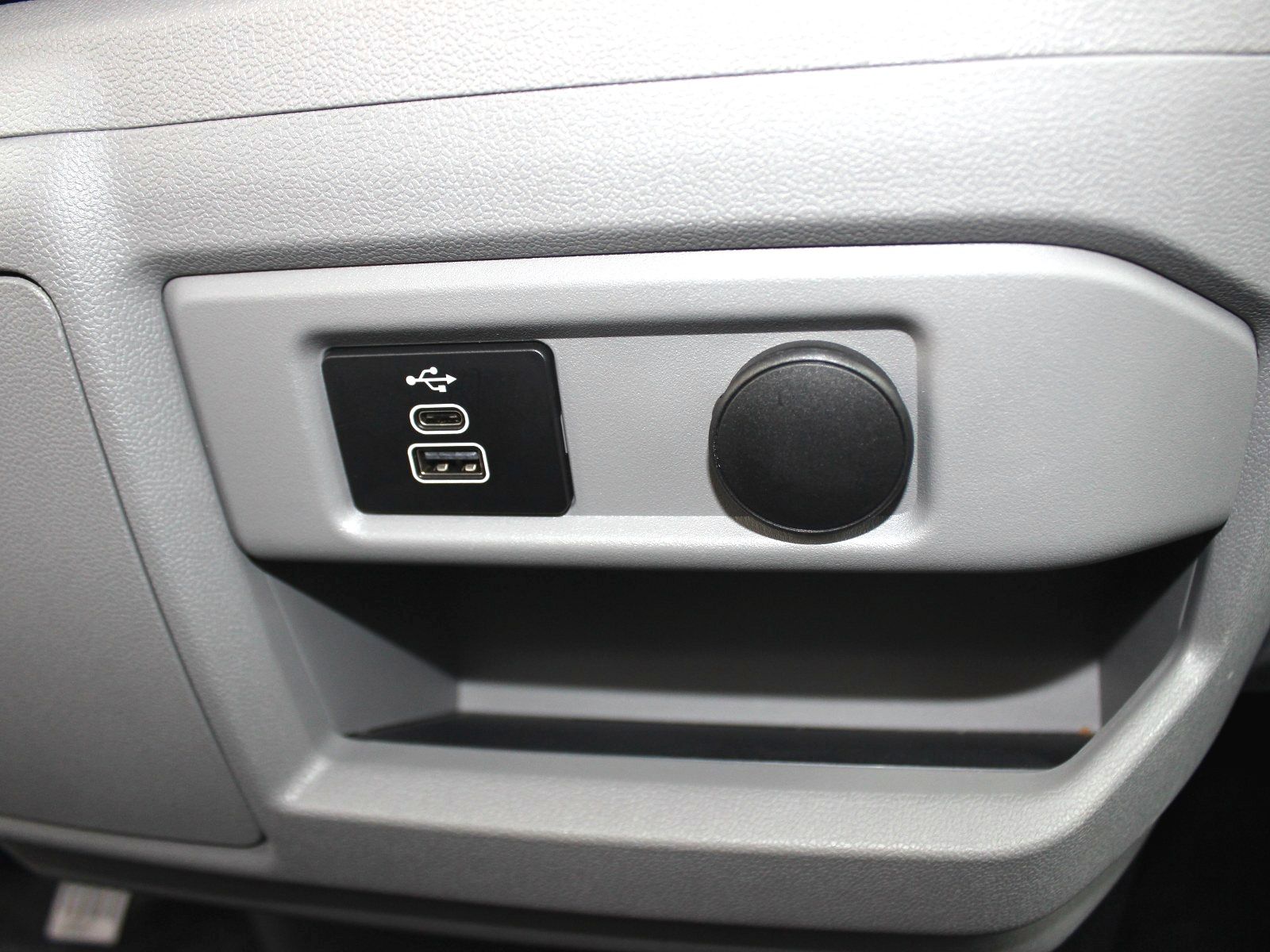 Fahrzeugabbildung Ford Tourneo Custom Plug-in Hybrid 340 L1 Titanium