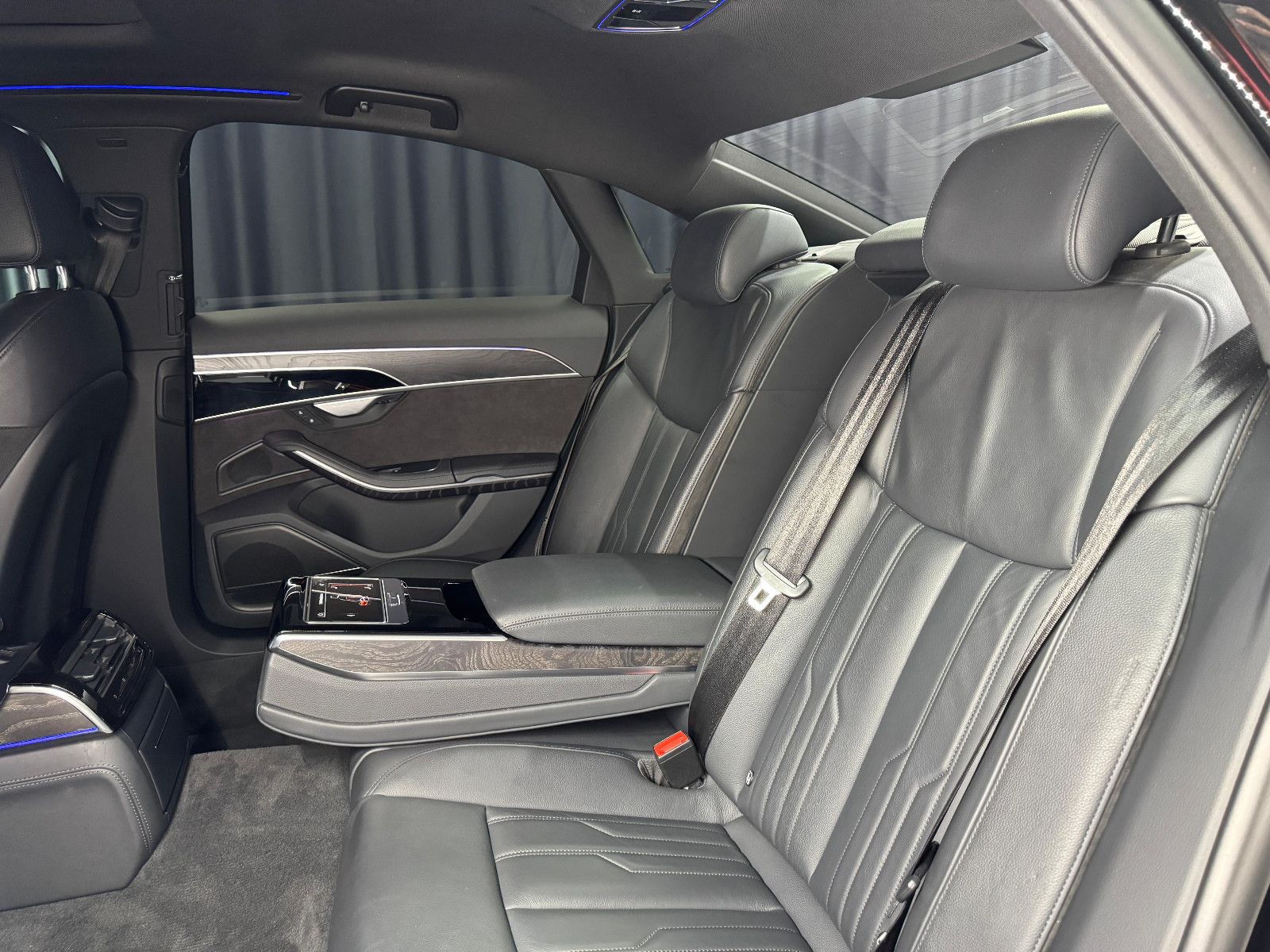 Fahrzeugabbildung Audi A8 50 TDI quattro|B&O|HUD|PANO|MATRIX