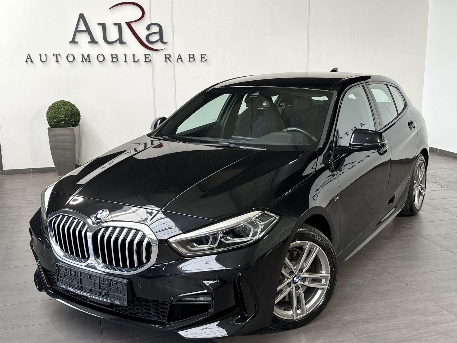 Fahrzeugabbildung BMW 118d M-Sport Aut. 5-Türer NAV+LED+WLAN+17ZO+SHZ
