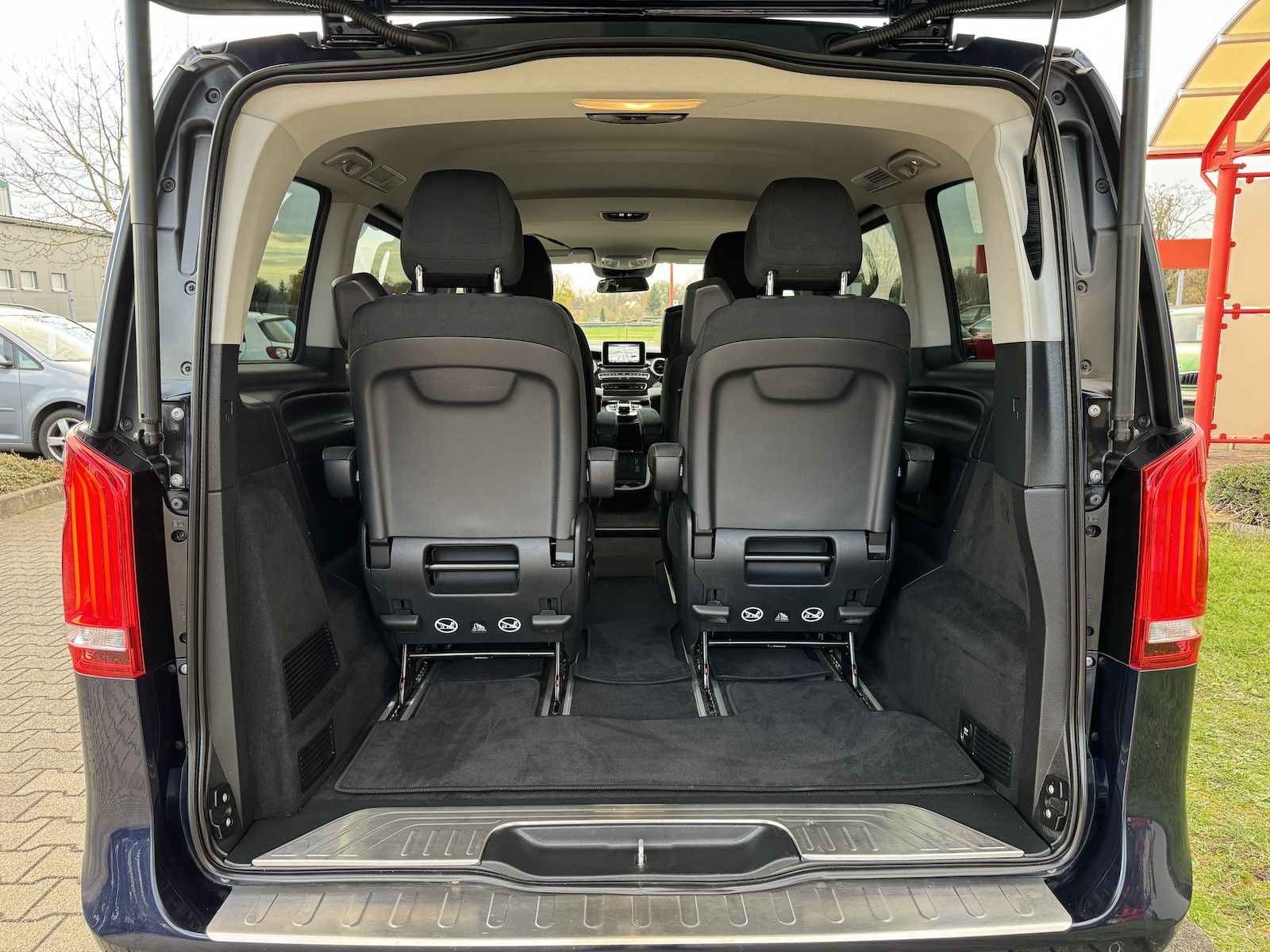 Fahrzeugabbildung Mercedes-Benz V 220 d EDITION/LED/Navi/DAB/Cam/Spur/Side/AHK/