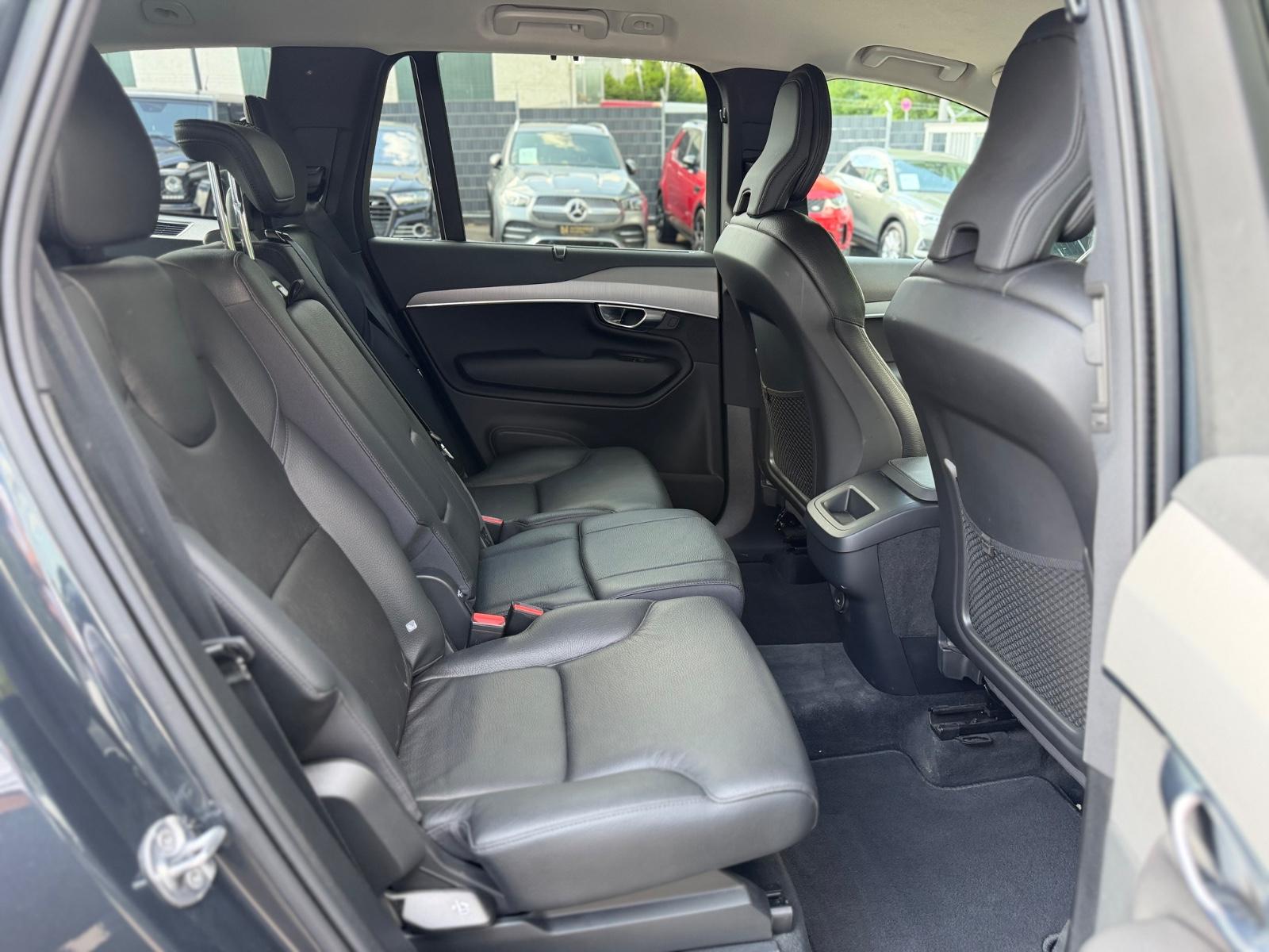 Volvo XC 90 MOMENTUM PRO AWD *7.SITZER*NAVI*LEDER*