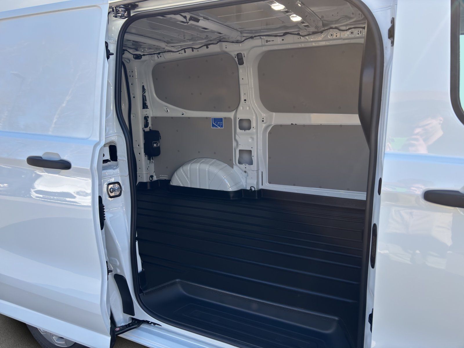 Fahrzeugabbildung Ford Transit Custom 2.0 Ecoblue 320 L1 Trend FWD