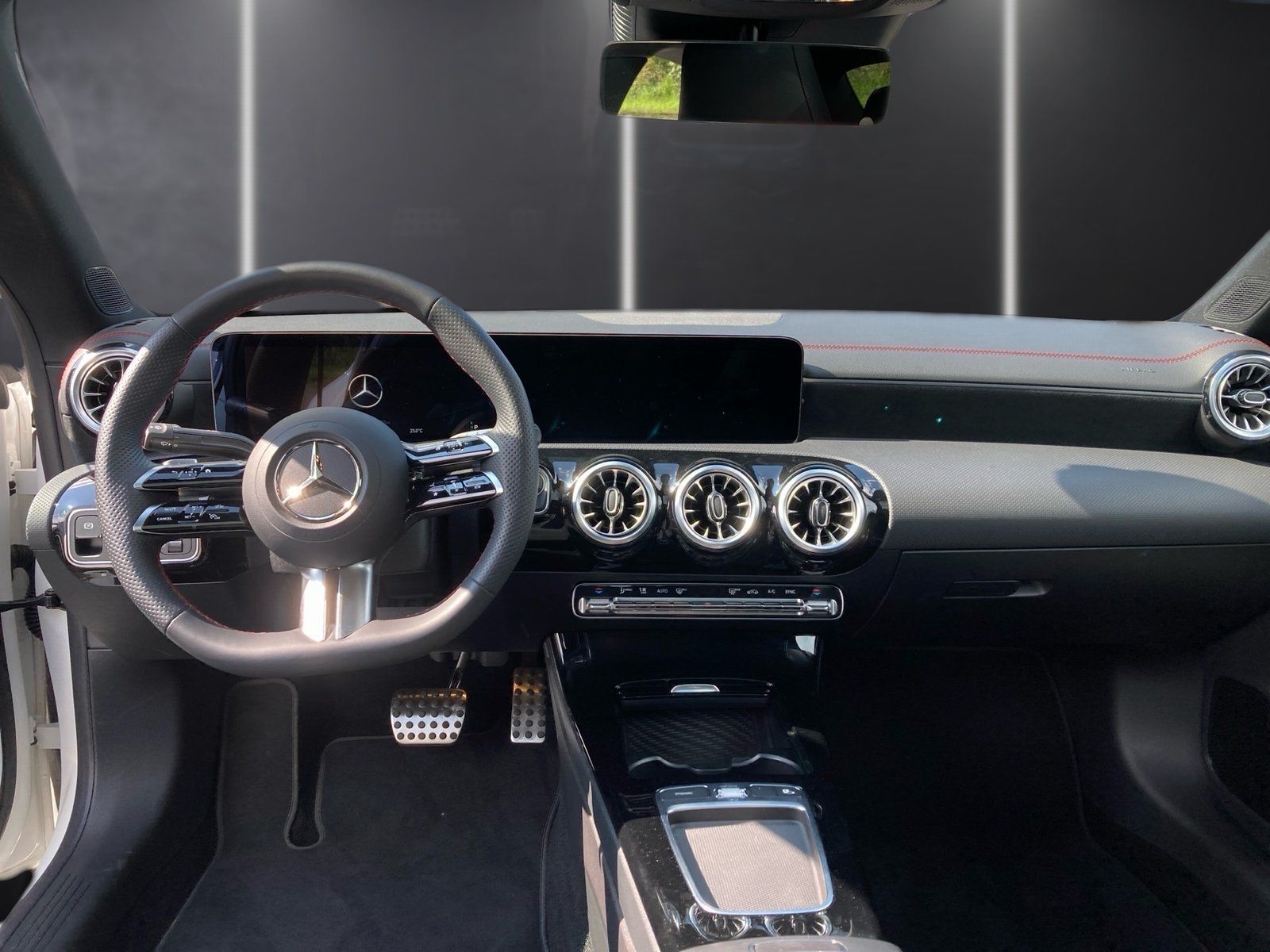 Fahrzeugabbildung Mercedes-Benz CLA 200 AMG Premium*Pano*360*Night*Totwinke*LED*