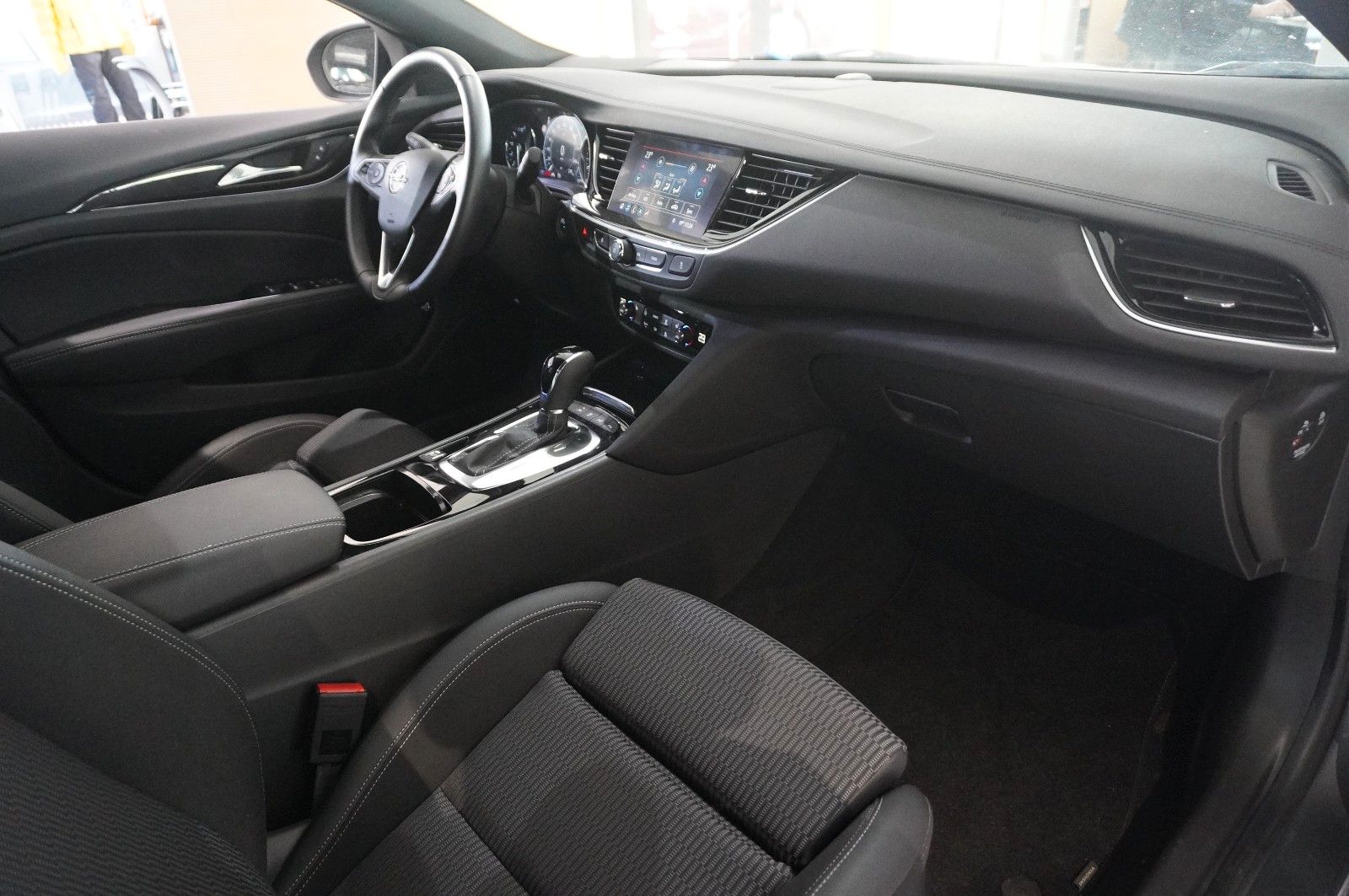 Fahrzeugabbildung Opel Insignia B ST 2.0D ELEGANCE NAVI/LED/KAMERA/DAB+