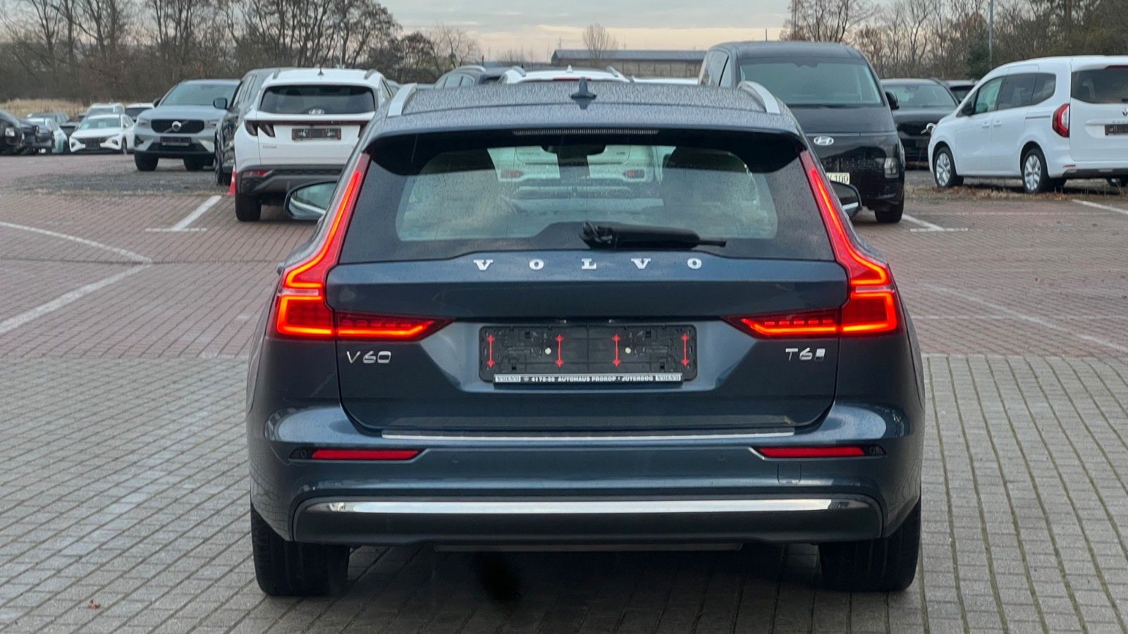 Fahrzeugabbildung Volvo V60 T6 PHEV AWD Essential *Leder*PDC*LHZG*