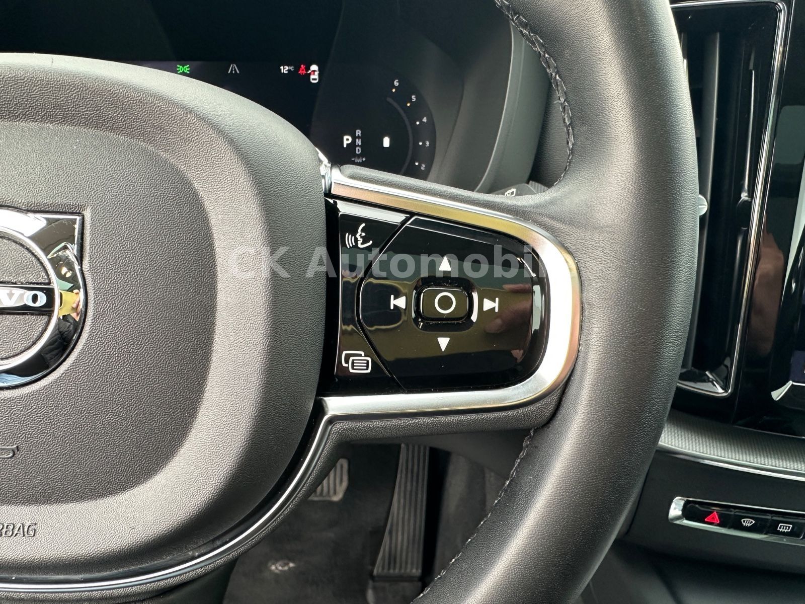Fahrzeugabbildung Volvo XC60 B4 Plus Bright AWD/Navi/Leder/Pano/LED/Kam.