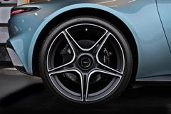 ASTON MARTIN V12 Speedster - Top Gun Maverick - 1 von 88