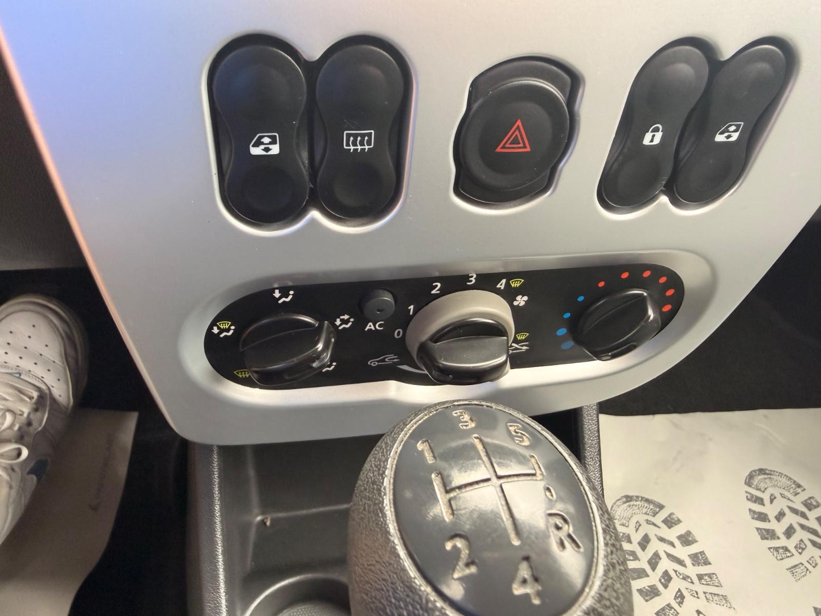 Dacia Sandero 2012 — photo 13