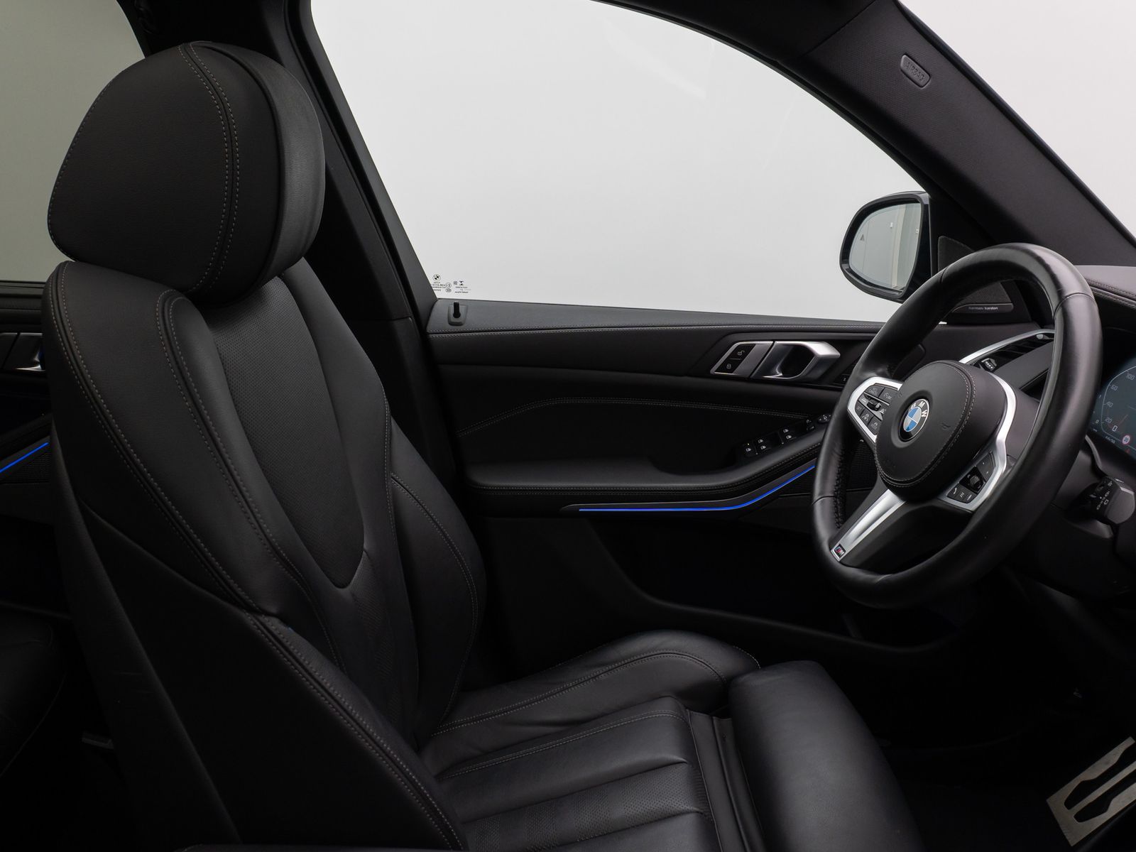 Fahrzeugabbildung BMW X5 M50i Panorama 360° DAB H/K AHK Komfort 22Zoll