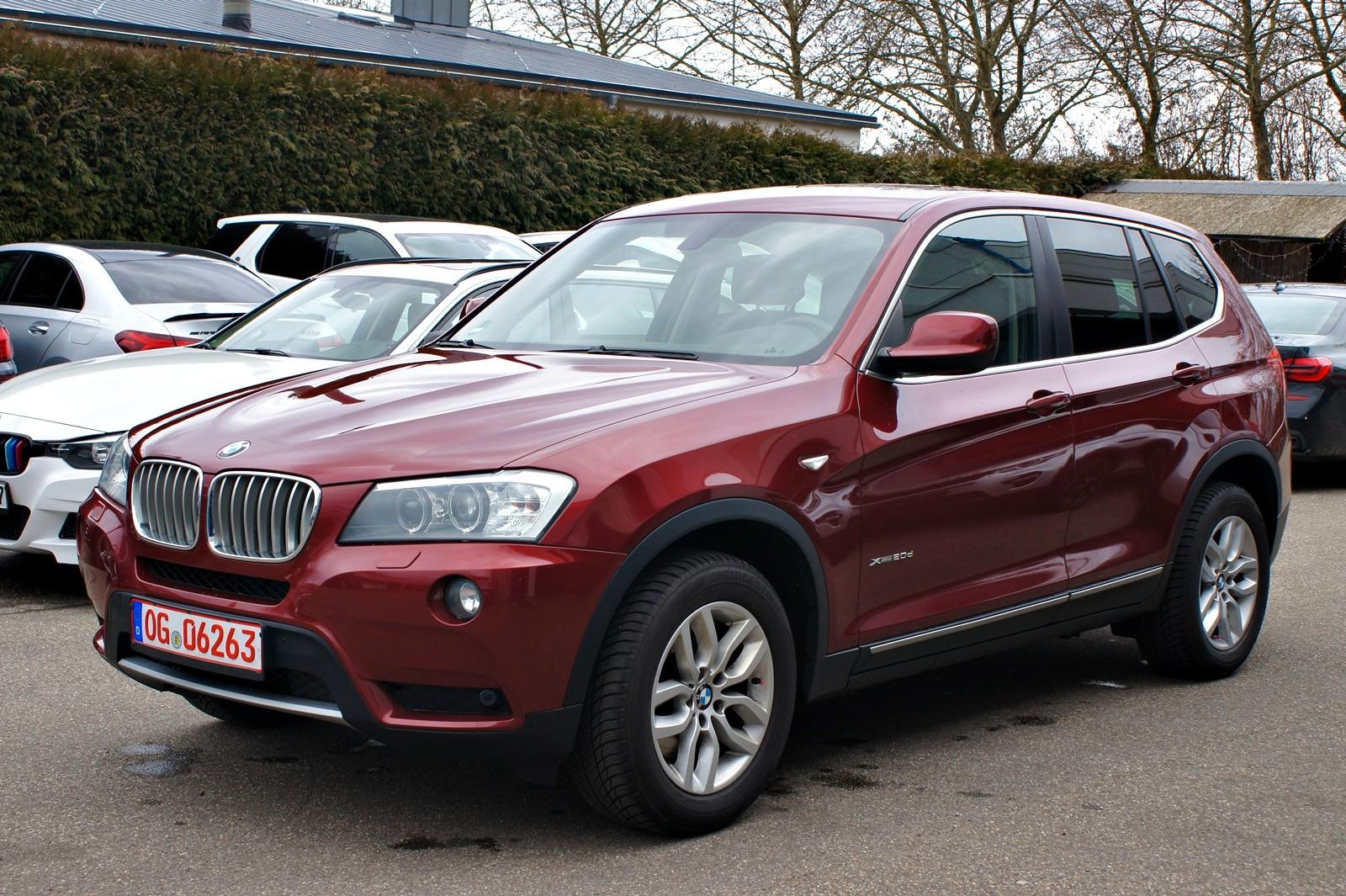 BMW X3 xDrive 20d LEDER/PANO/AHK/NAVI/HEAD UP
