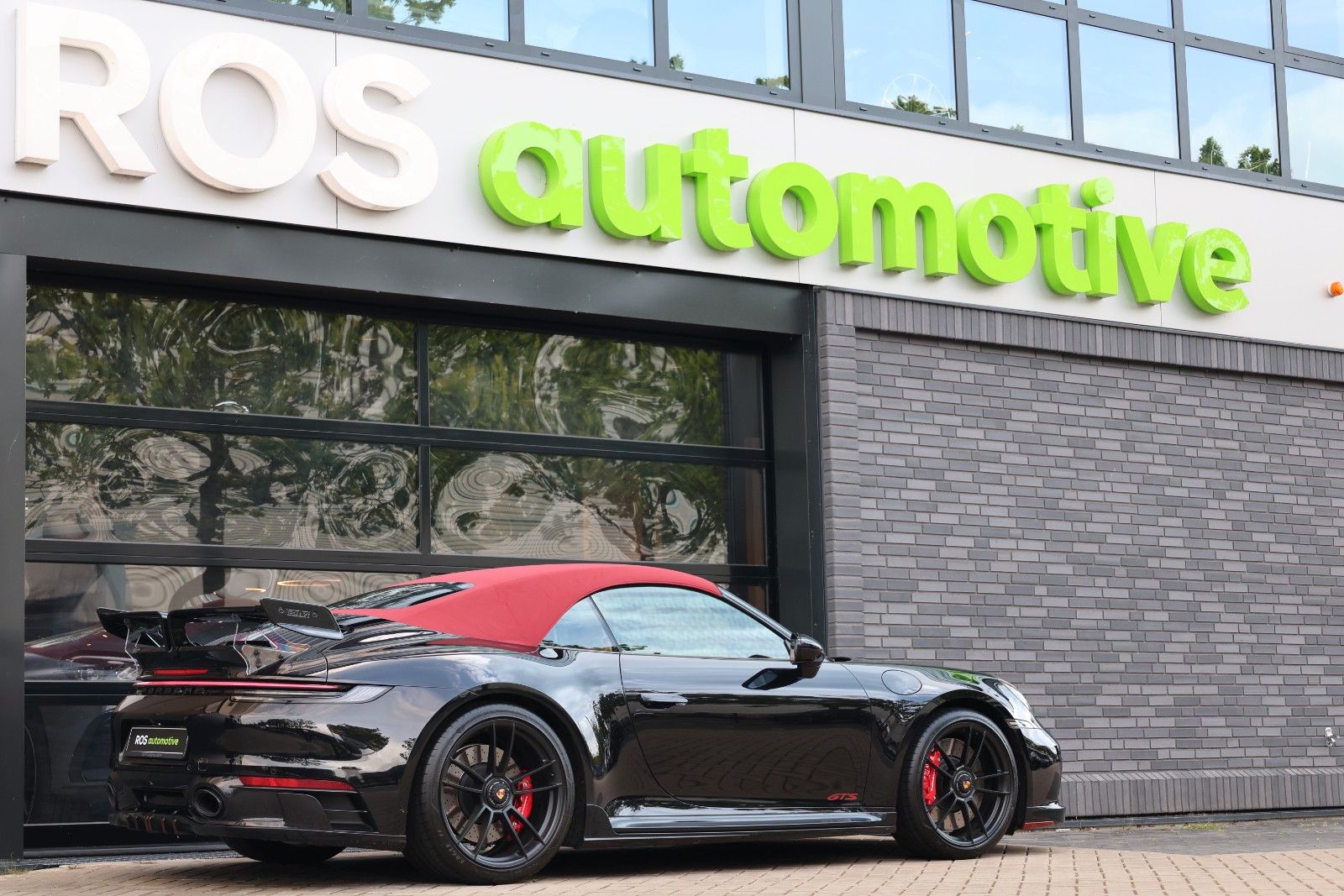 Porsche 911 Carrera 4 GTS Cabriolet imagem 2
