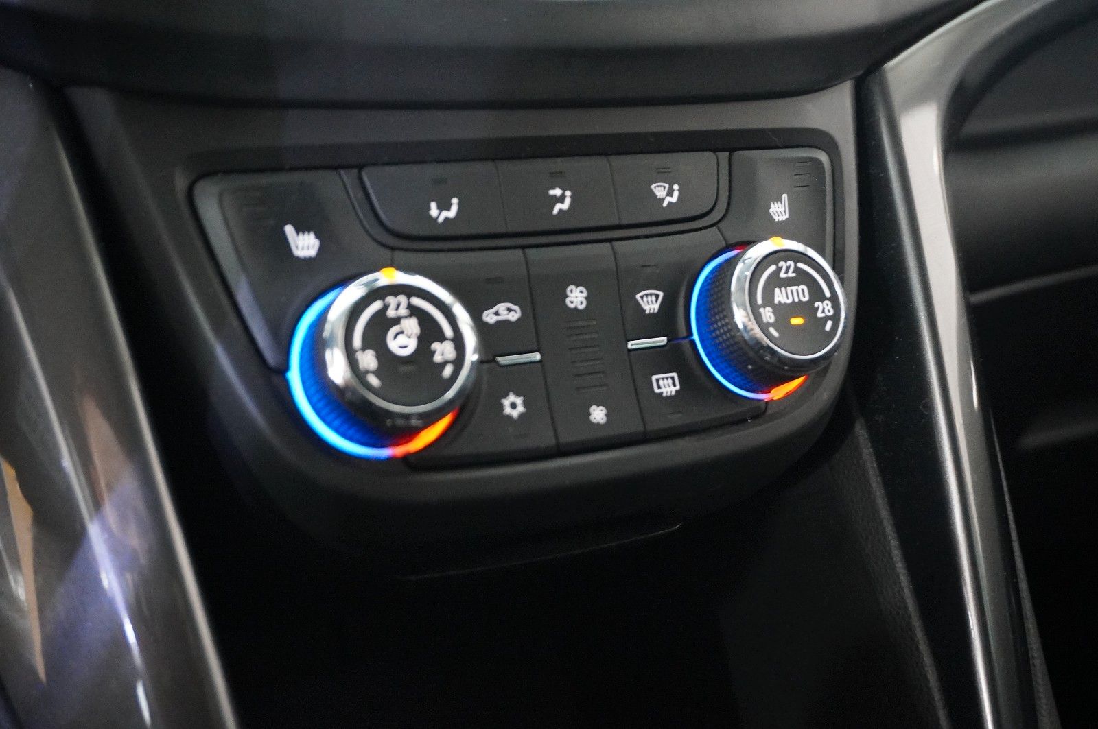 Fahrzeugabbildung Opel Zafira C 1.4T INNOV. 7-SITZ NAVI/LED/KAMERA/AHK