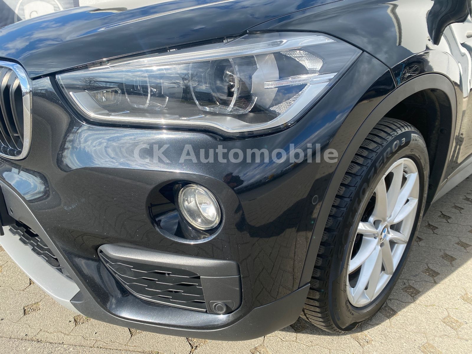 Fahrzeugabbildung BMW X1 xDrive 20d Advantage Autom./Navi/Pano/LED/PDC
