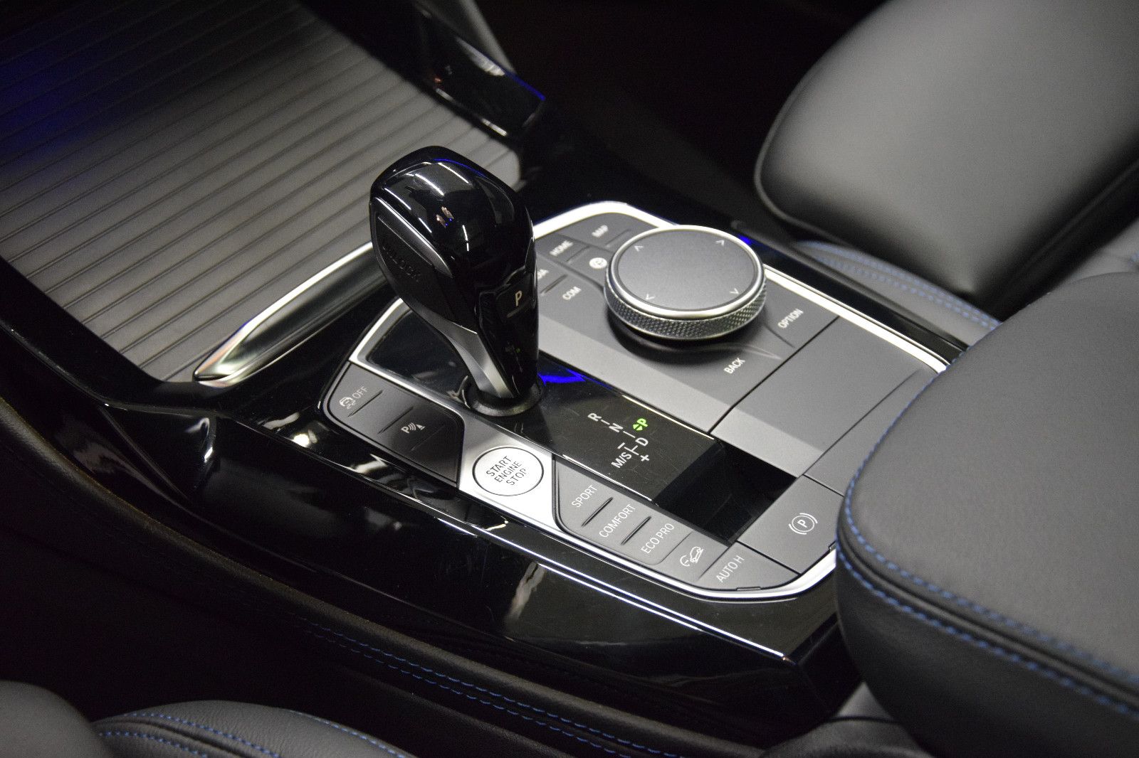 Fahrzeugabbildung BMW X4 xDrive 30 d M Sport Pano HuD Laser ACC AHK